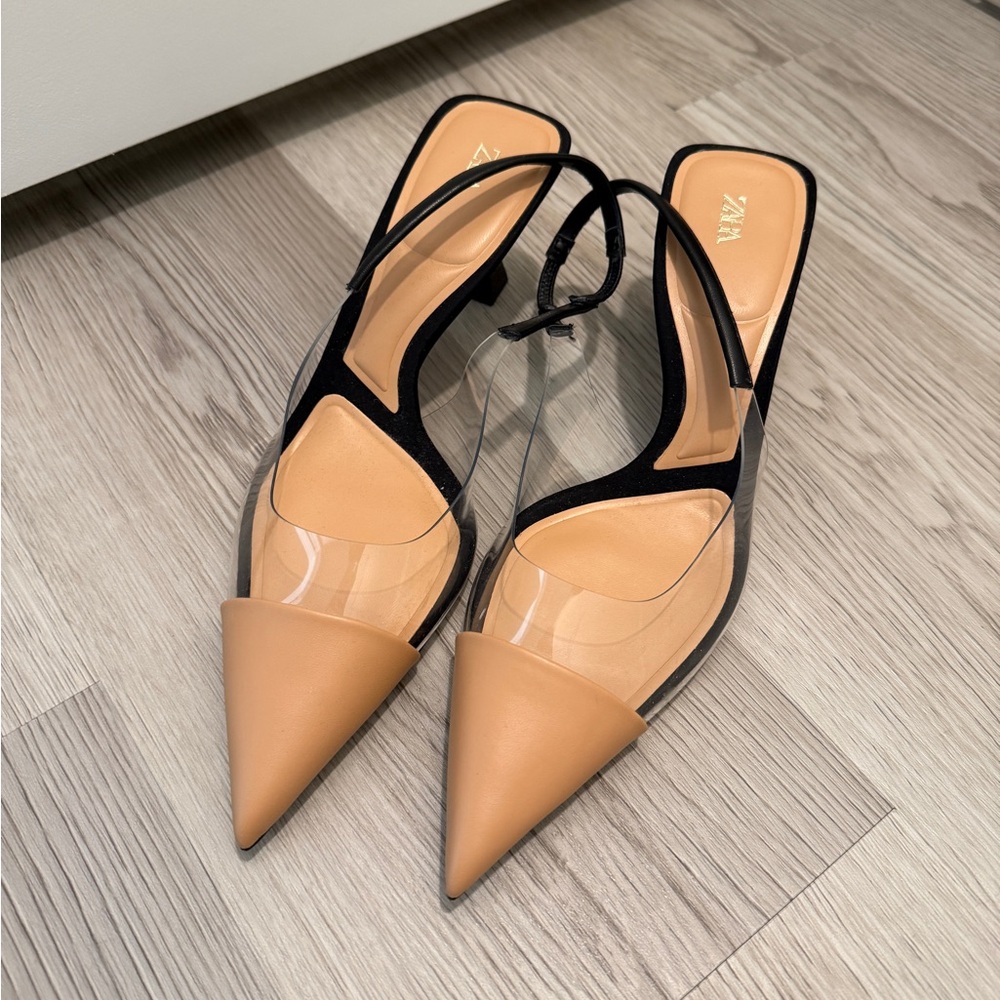 Zara Women's Tan and Black Pointed Toe Mules